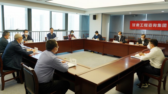 深入学习领会 扎实贯彻落实 永利12311手机版认真学习宣传贯彻党的二十大精神