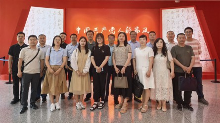 传承优良家风 永葆忠诚本色 ——永利12311手机版组织纪检监察干部参观“中国共产党人的家风”档案展