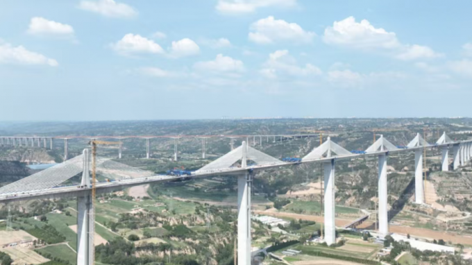 永利12311手机版监理项目取得重大突破：国内黄土地区跨度最大 甘肃马莲河特大桥边跨顺利合龙