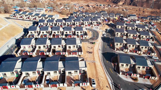 灾后重建暖冬日 | 群众搬进了我们设计的“兰派民居”