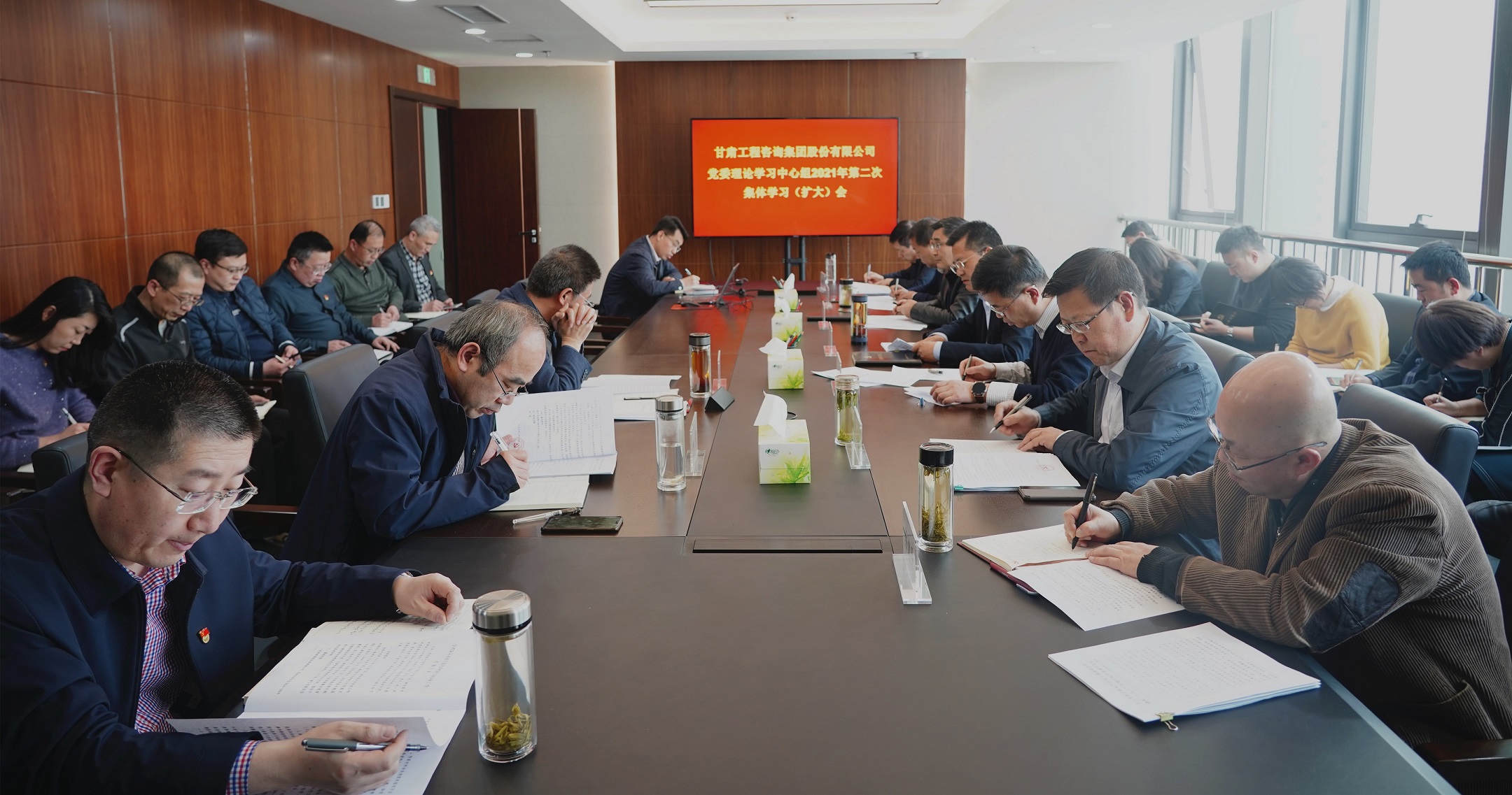 永利12311手机版召开党委理论学习中心组2021年第二次集体学习（扩大）会议