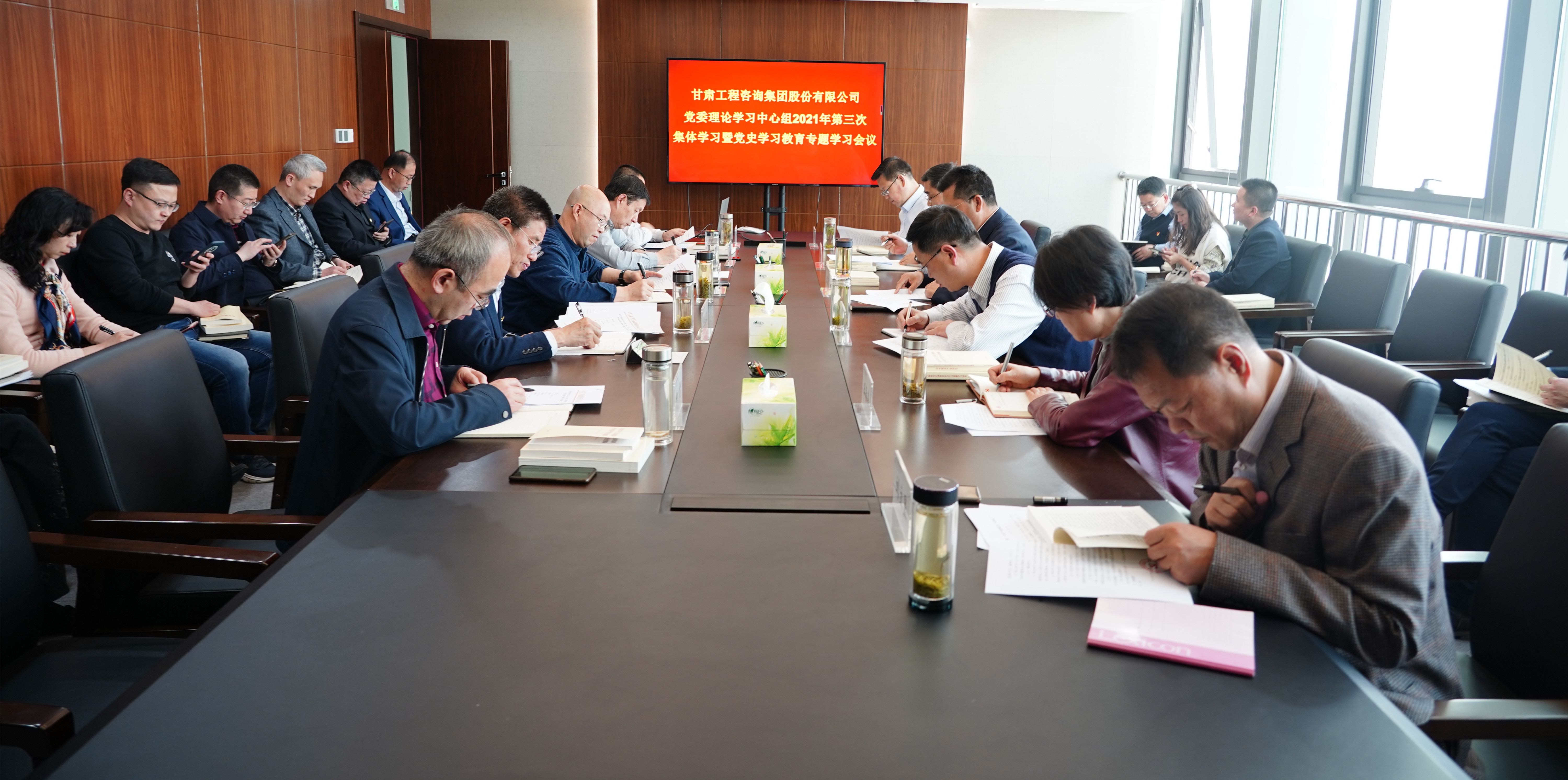 永利12311手机版党委召开2021年第三次<br/>理论学习中心组学习暨党史学习教育专题学习会议